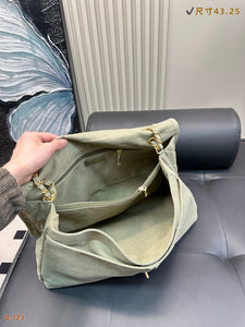 CC1128 Maxi Hobo Bag / 17x9.8x6.3inch