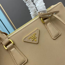 Load image into Gallery viewer, PD247 Small/Medium Prada Galleria Saffiano leather bag
