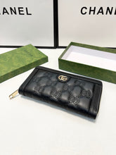 Load image into Gallery viewer, GC652 GG Marmont Zip Around Wallet / 7.5&quot;W x 4.1&quot;H x .8&quot;D
