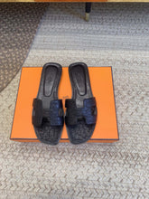 Load image into Gallery viewer, SE1583 Hermes Oran Sandal / Size5-12
