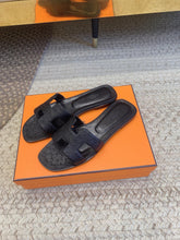 Load image into Gallery viewer, SE1581 Hermes Oran Sandal / Size5-12
