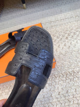 Load image into Gallery viewer, SE1581 Hermes Oran Sandal / Size5-12
