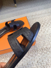 Load image into Gallery viewer, SE1581 Hermes Oran Sandal / Size5-12
