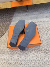 Load image into Gallery viewer, SE1581 Hermes Oran Sandal / Size5-12
