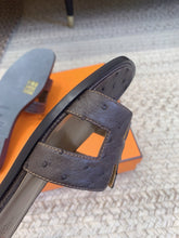 Load image into Gallery viewer, SE1582 Hermes Oran Sandal / Size5-12
