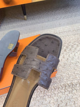 Load image into Gallery viewer, SE1583 Hermes Oran Sandal / Size5-12
