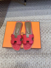Load image into Gallery viewer, SE1581 Hermes Oran Sandal / Size5-12
