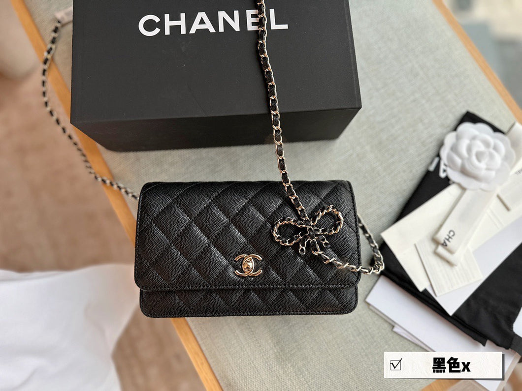 CC791 Wallet on Chain / 4.8 × 7.5 × 1.4 in