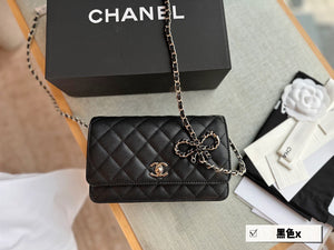 CC792 Wallet on Chain / 4.8 × 7.5 × 1.4 in