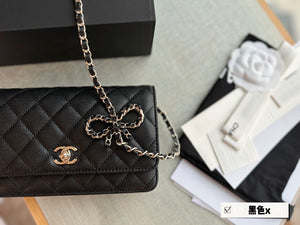 CC791 Wallet on Chain / 4.8 × 7.5 × 1.4 in