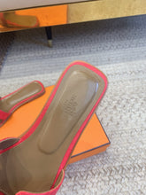 Load image into Gallery viewer, SE1583 Hermes Oran Sandal / Size5-12

