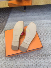 Load image into Gallery viewer, SE1583 Hermes Oran Sandal / Size5-12
