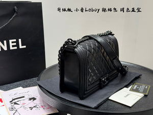 CC1142 Small/Medium BOY CHANEL Handbag