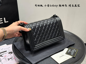 CC1142 Small/Medium BOY CHANEL Handbag