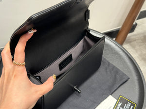 CC1142 Small/Medium BOY CHANEL Handbag
