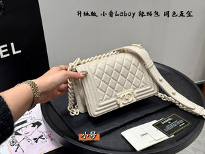 CC1142 Small/Medium BOY CHANEL Handbag