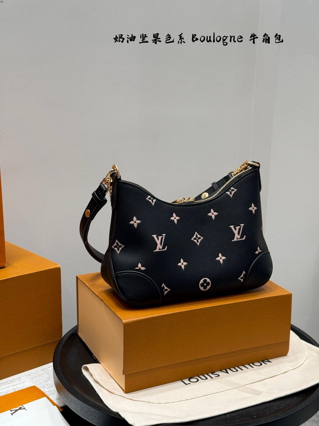 LB1287 Boulogne / 11.4 x 6.3 x 3.7 inches