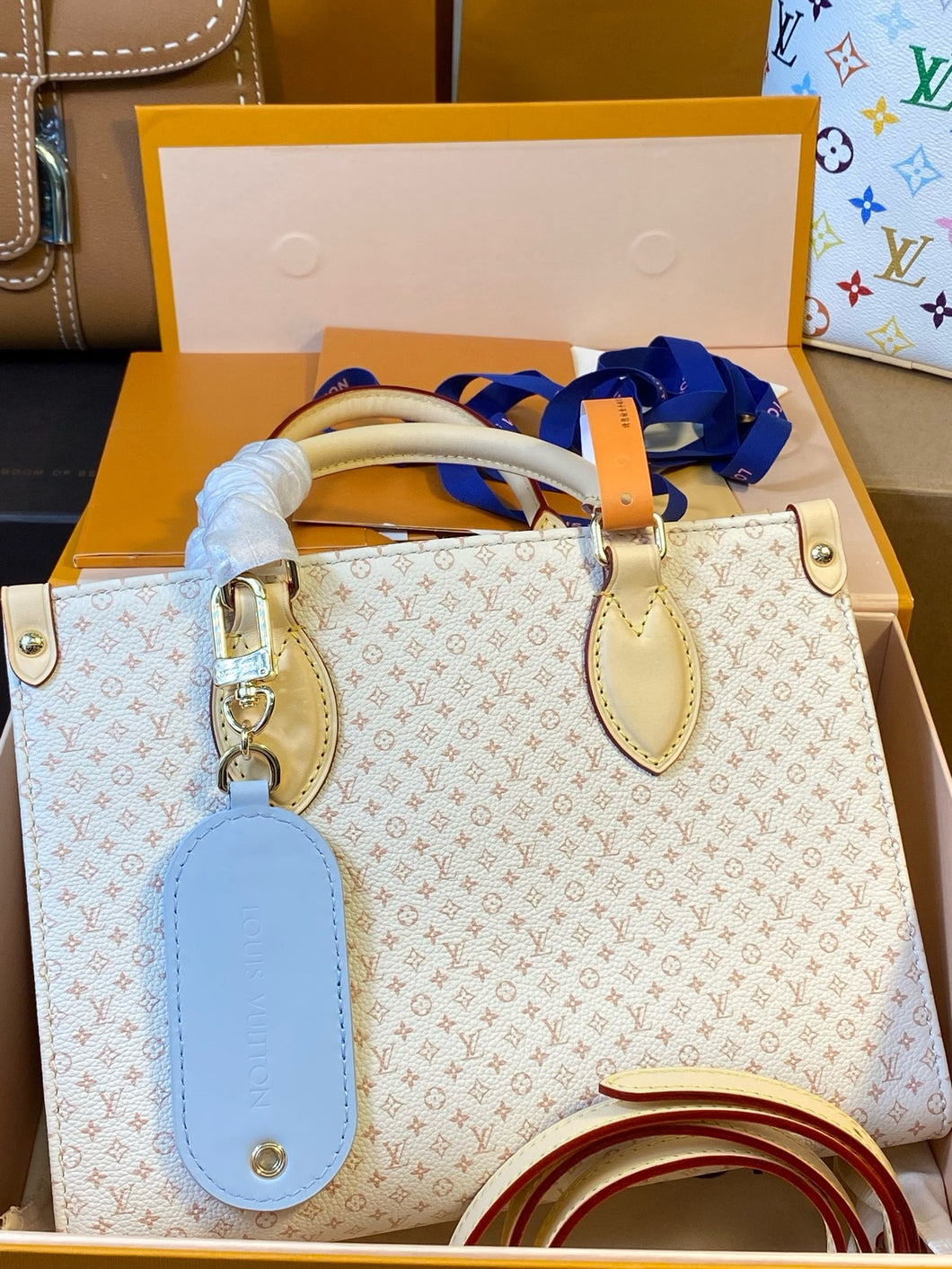 LB1334 OnTheGo PM / 9.8 x 7.5 x 4.5 inches / HIGHEST QUALITY VERSION