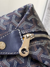 Load image into Gallery viewer, GY028 Boeing Pouch / HIGHEST QUALITY VERSION / 9.4x4.7x5.1inch
