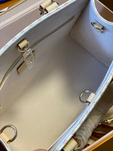 Load image into Gallery viewer, LB1334 OnTheGo PM / 9.8 x 7.5 x 4.5 inches / HIGHEST QUALITY VERSION
