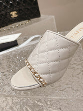 Load image into Gallery viewer, SE1115 CC Sandals / Size4-10
