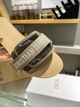 Load image into Gallery viewer, SE1453 Dioramour Dio(r)evolution Slide / Size5-11
