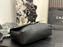 Load image into Gallery viewer, CC1521 Chanel 26S Flap Shoulder Bag / M：32 × 19.5 × 10 cm / L: 38.5 × 26 × 11 cm
