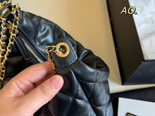 Load image into Gallery viewer, CC1191 Hobo Handbag / 9.4 x 10.2 x 3.7in
