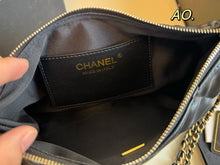 Load image into Gallery viewer, CC1191 Hobo Handbag / 9.4 x 10.2 x 3.7in

