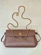 Load image into Gallery viewer, CC1523 Chanel 26A Métiers d’Art Flap Baguette / HIGHEST QUALITY VERSION / 29 × 16 × 9.5 cm
