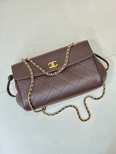 Load image into Gallery viewer, CC1524 Chanel 26A Métiers d’Art Flap Baguette / HIGHEST QUALITY VERSION / 29 × 16 × 9.5 cm

