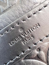 Load image into Gallery viewer, MBG060 Trunk Messenger / HIGHEST QUALITY VERSION / 9.4 x 7.1 x 2.2 inches
