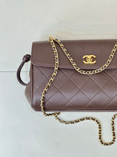 Load image into Gallery viewer, CC1524 Chanel 26A Métiers d’Art Flap Baguette / HIGHEST QUALITY VERSION / 29 × 16 × 9.5 cm
