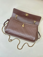Load image into Gallery viewer, CC1524 Chanel 26A Métiers d’Art Flap Baguette / HIGHEST QUALITY VERSION / 29 × 16 × 9.5 cm
