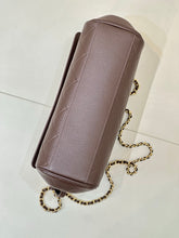 Load image into Gallery viewer, CC1524 Chanel 26A Métiers d’Art Flap Baguette / HIGHEST QUALITY VERSION / 29 × 16 × 9.5 cm
