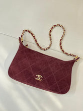 Load image into Gallery viewer, CC1525 Chanel 26A Métiers d'Art Hobo Bag / HIGHEST QUALITY VERSIONn / 34 × 22.5 × 6.5 cm
