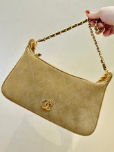 Load image into Gallery viewer, CC1526 Chanel 26A Métiers d'Art Hobo Bag / HIGHEST QUALITY VERSIONn / 34 × 22.5 × 6.5 cm
