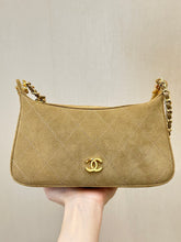 Load image into Gallery viewer, CC1526 Chanel 26A Métiers d'Art Hobo Bag / HIGHEST QUALITY VERSIONn / 34 × 22.5 × 6.5 cm

