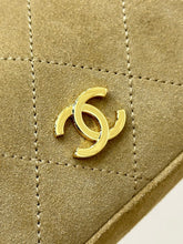 Load image into Gallery viewer, CC1526 Chanel 26A Métiers d'Art Hobo Bag / HIGHEST QUALITY VERSIONn / 34 × 22.5 × 6.5 cm
