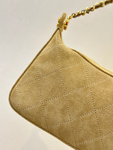 Load image into Gallery viewer, CC1526 Chanel 26A Métiers d'Art Hobo Bag / HIGHEST QUALITY VERSIONn / 34 × 22.5 × 6.5 cm
