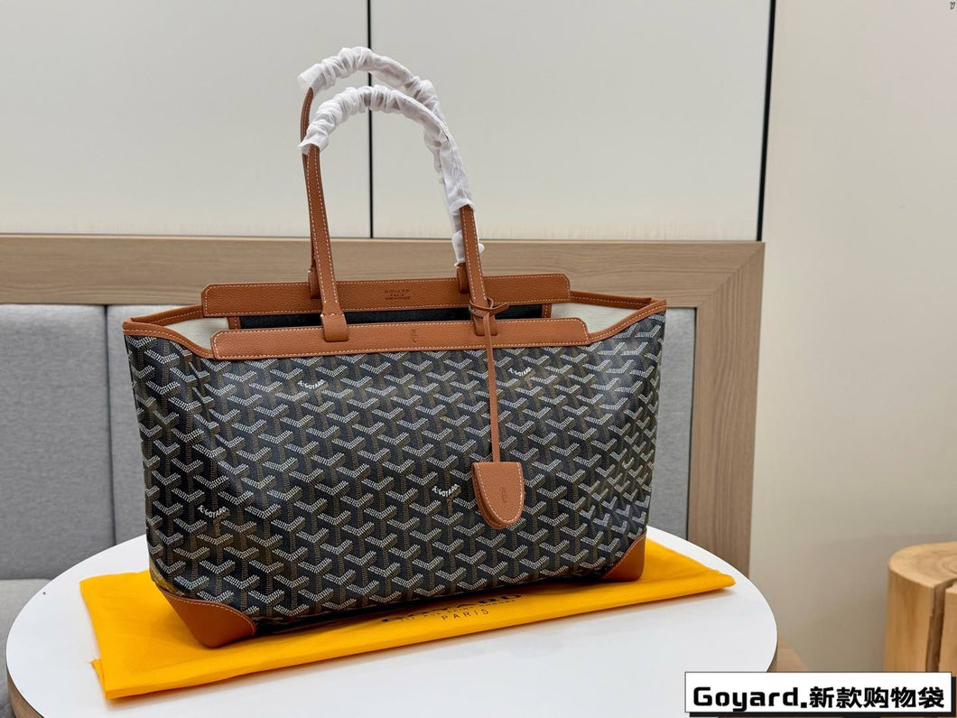 GY064 Bellechasse Biaude PM Bag / 13.4x9x5.9inch