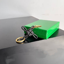 Load image into Gallery viewer, JW771 BV Triangle Key Ring
