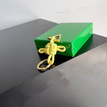 Load image into Gallery viewer, JW771 BV Triangle Key Ring
