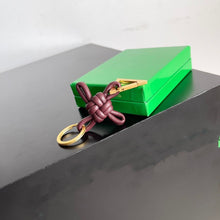 Load image into Gallery viewer, JW771 BV Triangle Key Ring
