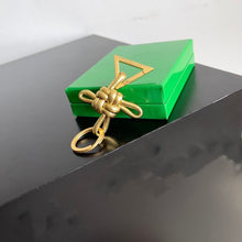 Load image into Gallery viewer, JW771 BV Triangle Key Ring
