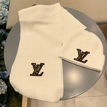 Load image into Gallery viewer, CLTH416 LB Wool Scarf &amp; Hat Set
