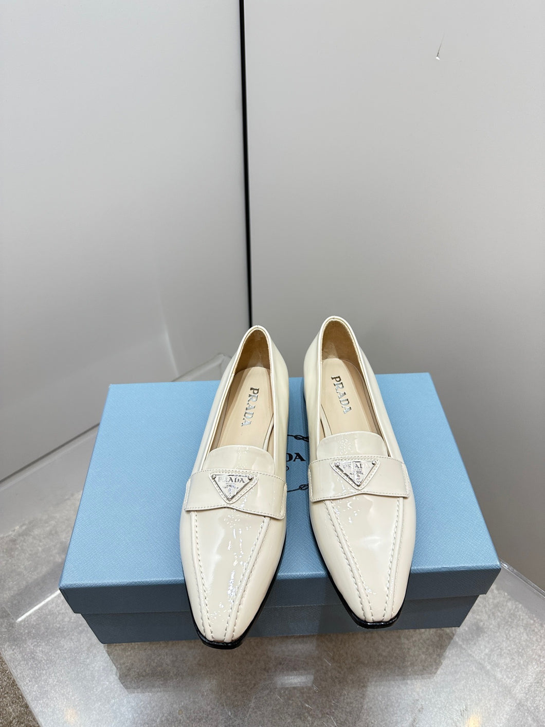 SE1118 PRADA Loafers /  Size5-9
