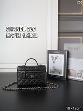 Load image into Gallery viewer, CC1383 Chanel 26C Caviar Vanity Case / 19 x 12 cm
