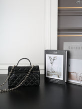 Load image into Gallery viewer, CC1383 Chanel 26C Caviar Vanity Case / 19 x 12 cm
