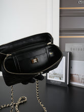 Load image into Gallery viewer, CC1383 Chanel 26C Caviar Vanity Case / 19 x 12 cm
